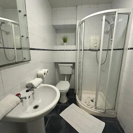 Mary Street Apartment *